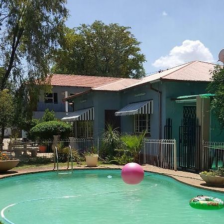 Silver Rest Guesthouse Mafikeng Exteriör bild