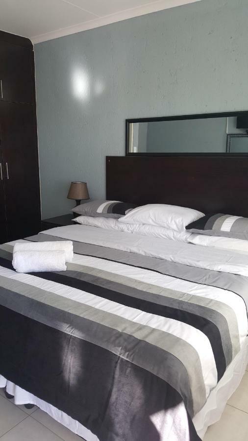 Silver Rest Guesthouse Mafikeng Exteriör bild