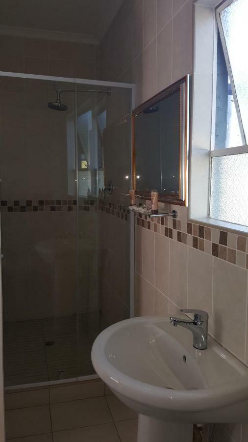 Silver Rest Guesthouse Mafikeng Exteriör bild