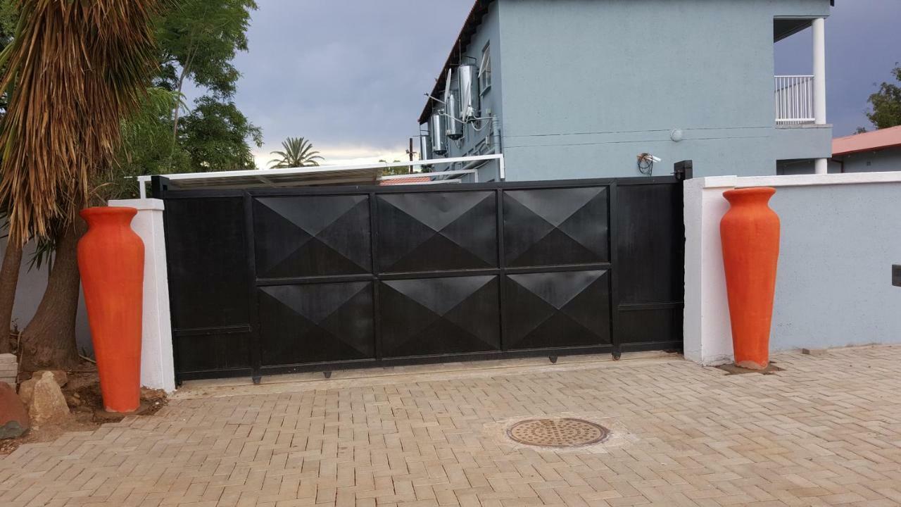 Silver Rest Guesthouse Mafikeng Exteriör bild